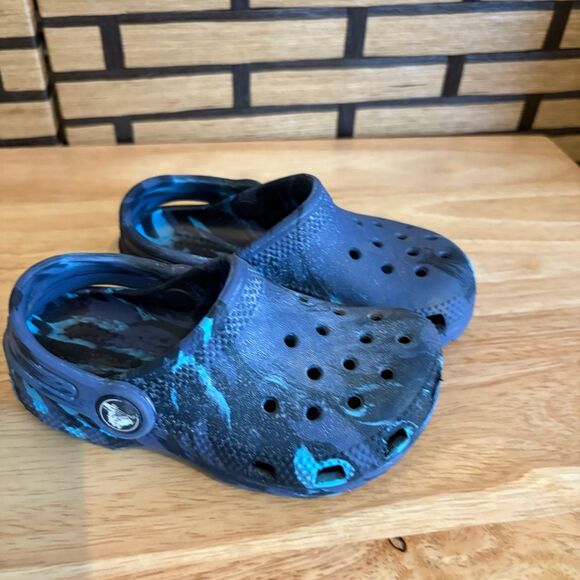 Crocs Blue Tie Dye Clogs Size C8 - Picture 1 of 9